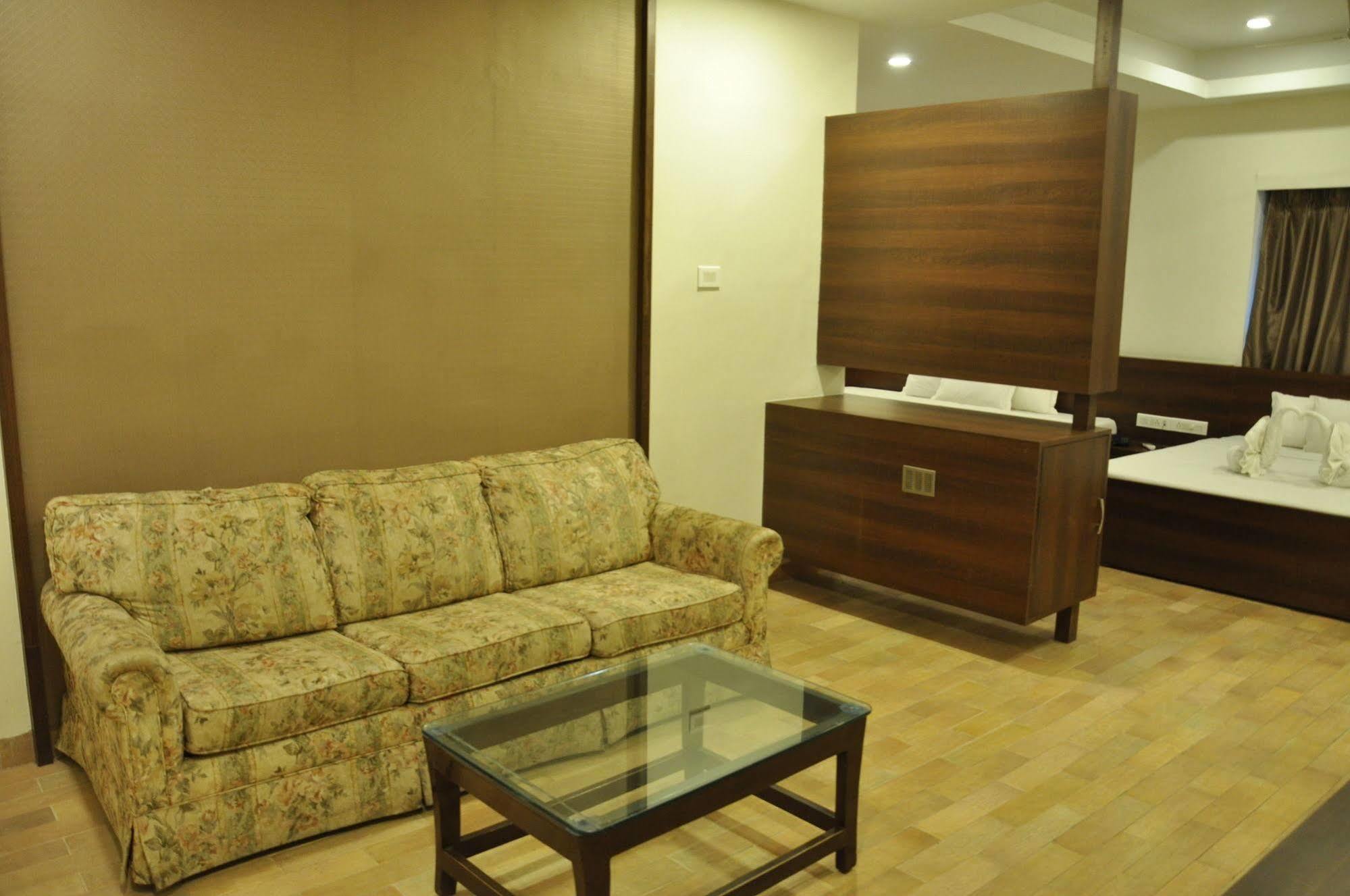 Hotel Jabali Palace Jabalpur Exterior photo